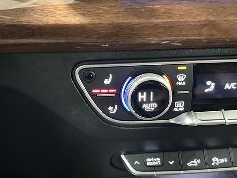 Used 2022 Audi Q5 e Prestige w/ Prestige Package image 8