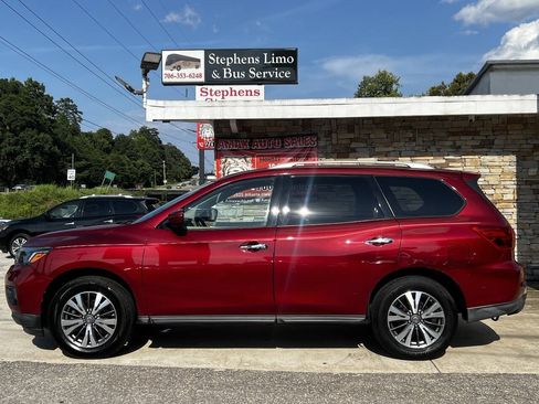 Used 2017 Nissan Pathfinder SV AWD/4WD image 3
