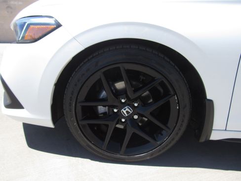 Used 2024 Honda Civic Sport image 4