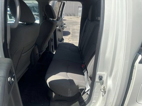 Used 2018 Nissan Frontier SV RWD image 16