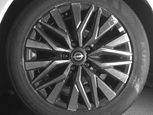 Used 2025 Nissan Altima 2.5 SV FWD image 14