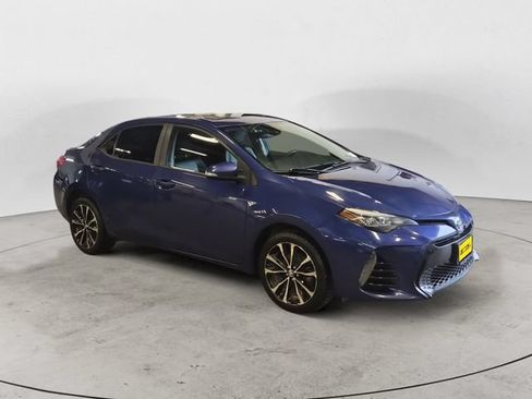 Used 2018 Toyota Corolla SE w/ SE Premium Package FWD image 3