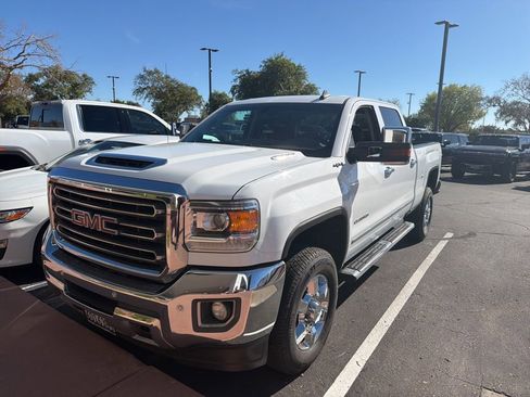 Used 2019 GMC Sierra 2500 SLT w/ Duramax Plus Package image 3