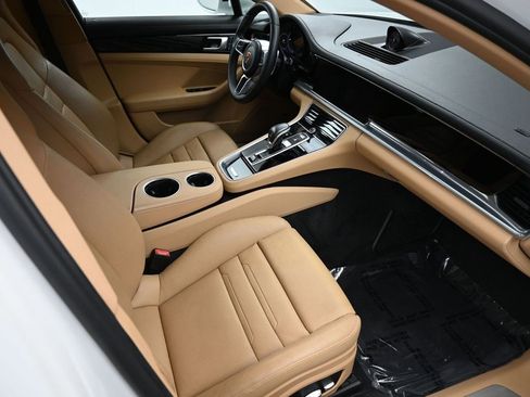 Used 2019 Porsche Panamera image 10