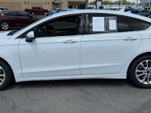 Used 2019 Ford Fusion SE FWD image 3