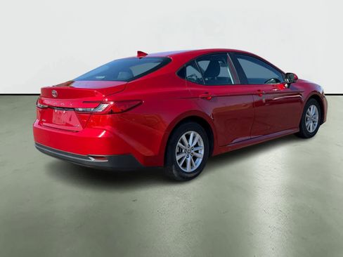 Used 2025 Toyota Camry LE image 4