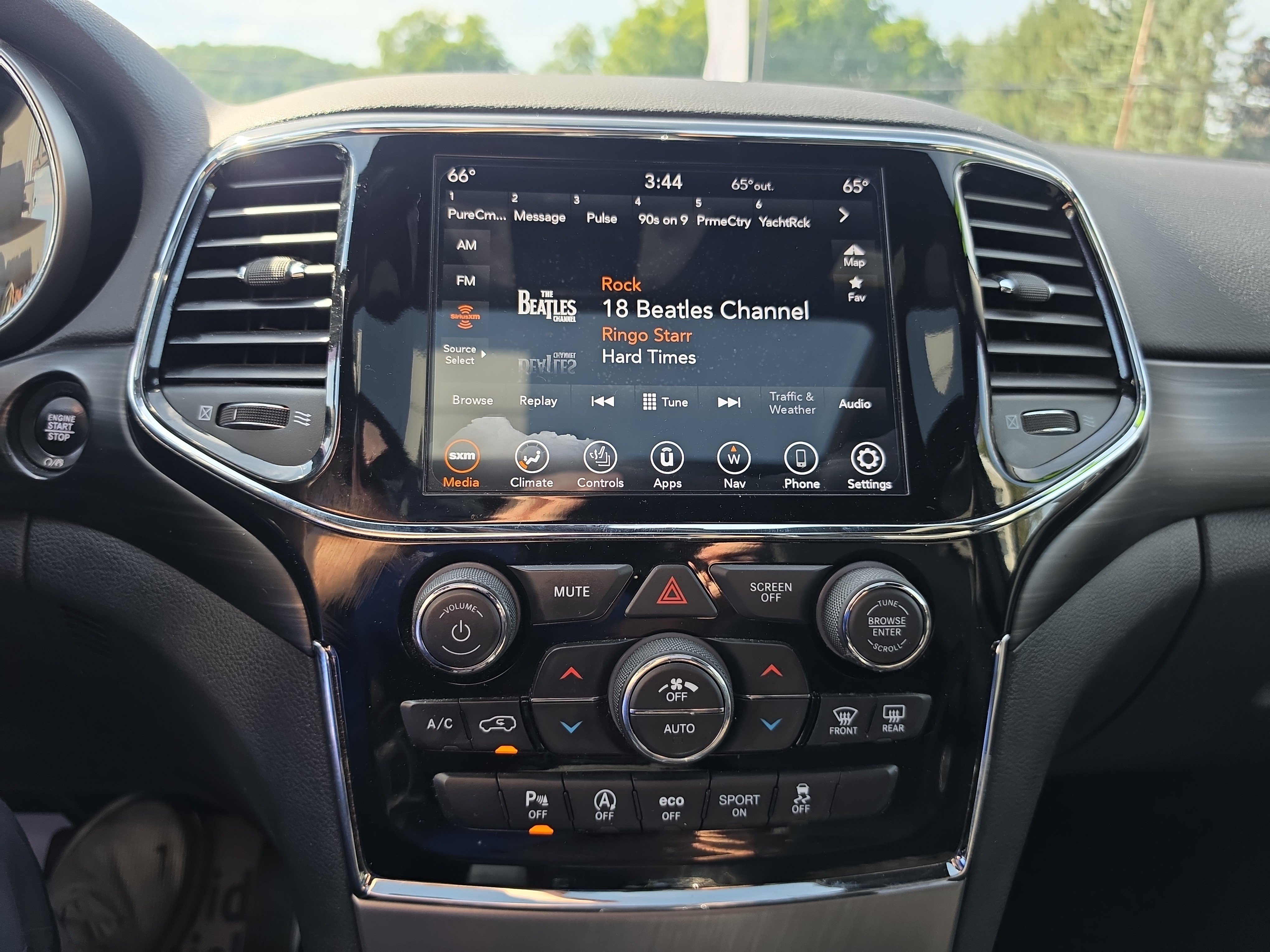 Used 2020 Jeep Grand Cherokee Altitude AWD/4WD image 26