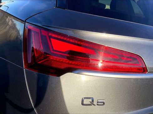 Used 2021 Audi Q5 e Premium Plus w/ Premium Plus Package image 29