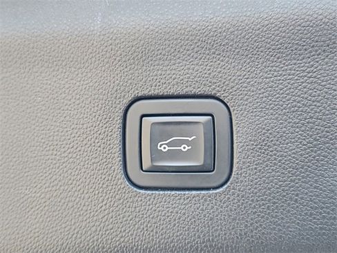 Certified 2019 Buick Enclave Avenir w/ Avenir Technology Package image 9