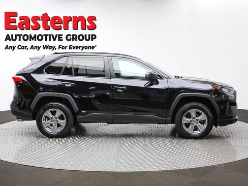 Used 2022 Toyota RAV4 LE image 4