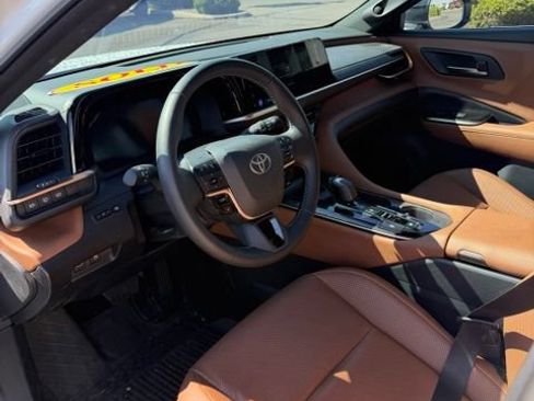Certified 2025 Toyota Crown Signia AWD/4WD image 17