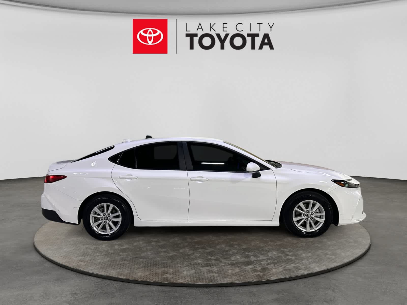 Used 2026 Toyota Camry LE FWD image 11