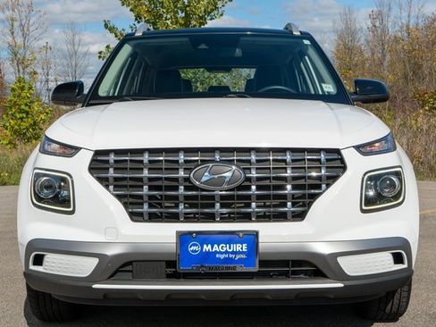 Used 2022 Hyundai Venue Limited image 3