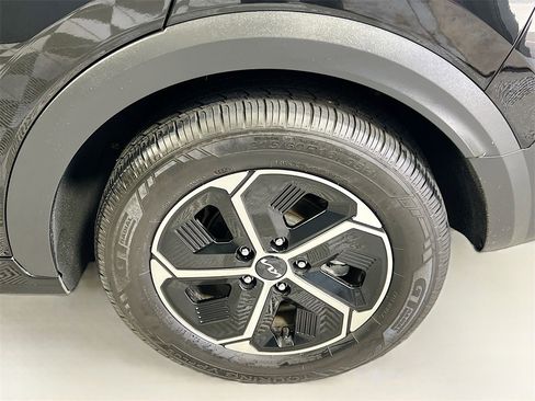 Certified 2023 Kia Niro EX image 31