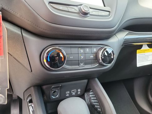Used 2023 Chevrolet TrailBlazer LS AWD/4WD image 29