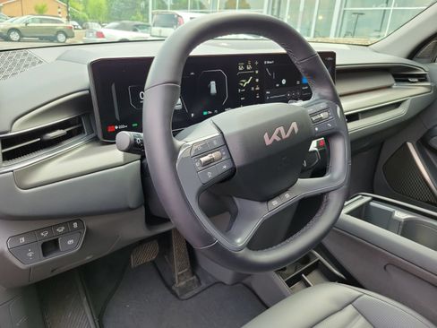 Used 2024 Kia EV9 Land AWD/4WD image 11