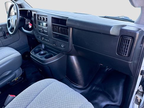 Used 2018 GMC Savana 2500 image 22