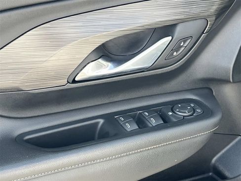 Used 2023 GMC Terrain SLE w/ Driver Convenience Package image 12