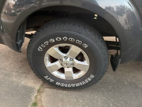 Used 2012 Nissan Frontier SV image 8