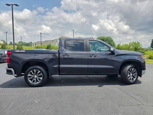 Used 2024 Chevrolet Silverado 1500 LT AWD/4WD image 9