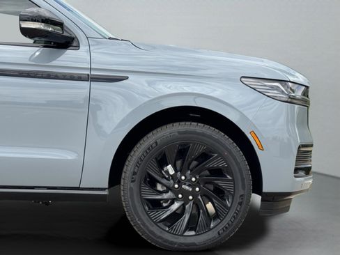 New 2026 Lincoln Navigator Reserve w/ Jet Appearance Package AWD/4WD image 32
