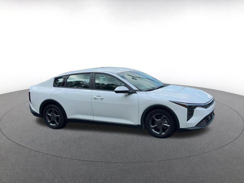 Used 2025 Kia K4 FWD image 2