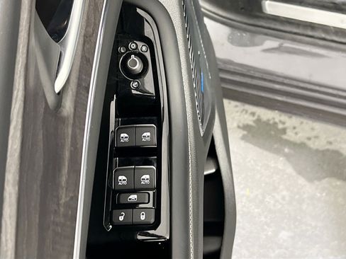Used 2022 Jeep Grand Cherokee Overland AWD/4WD image 18