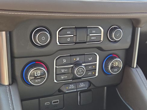 Used 2024 Chevrolet Tahoe LS RWD image 28
