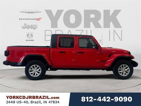 Used 2023 Jeep Gladiator Sport image 6