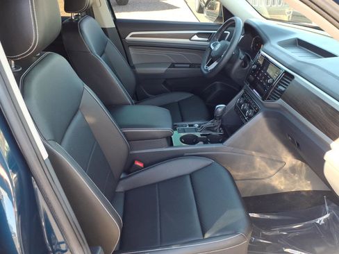 Certified 2023 Volkswagen Atlas SE w/ Black Wheel Package image 10