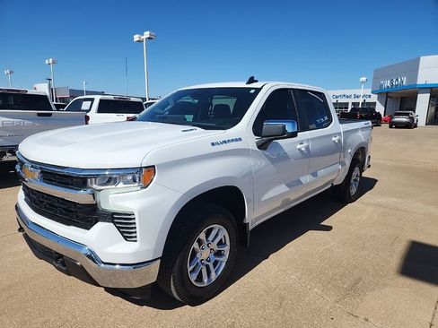 Used 2025 Chevrolet Silverado 1500 LT image 2