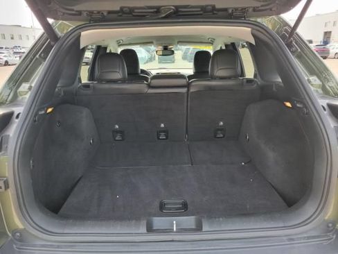 Used 2019 Jeep Cherokee Limited w/ Luxury Group AWD/4WD image 8