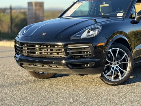 Used 2023 Porsche Cayenne image 3