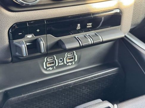 Used 2021 RAM 1500 Big Horn image 25