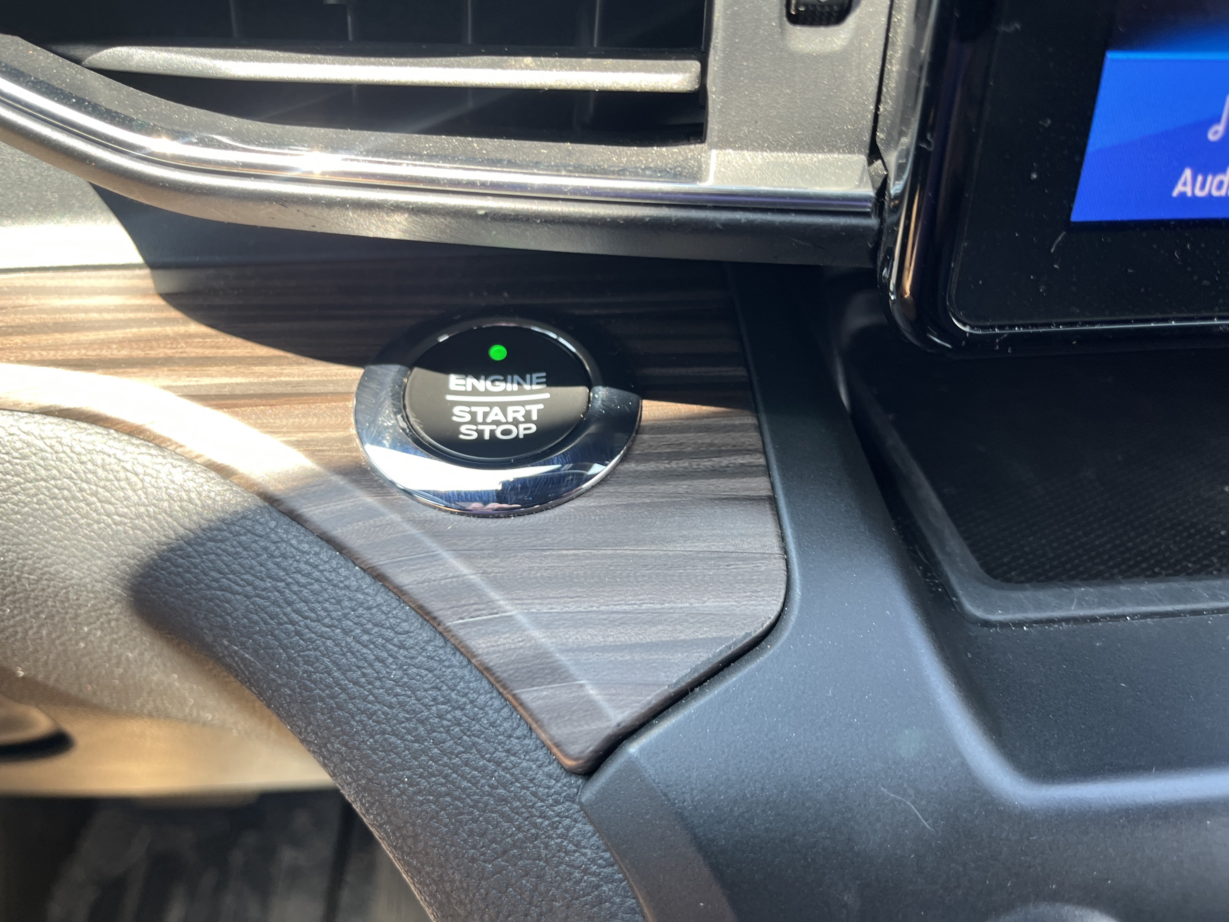 Used 2020 Ford Explorer Limited w/ Class III Trailer Tow Package AWD/4WD image 26