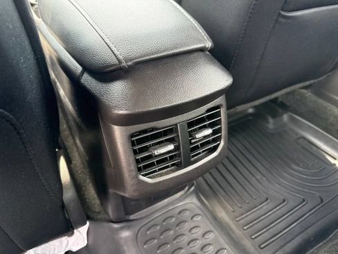 Used 2016 Ford Fusion SE FWD image 17
