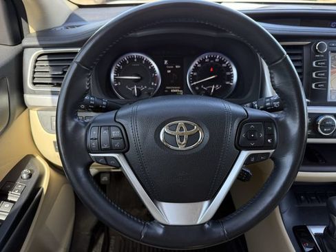 Used 2017 Toyota Highlander XLE FWD image 14