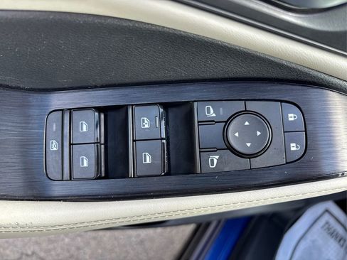 Used 2022 Nissan Rogue SV w/ SV Premium Package image 35