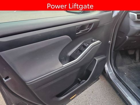 Used 2023 Toyota Highlander LE FWD image 5