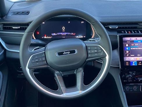 New 2025 Jeep Grand Cherokee Limited image 39