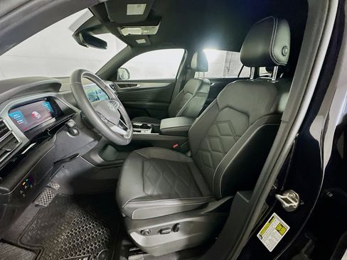 Used 2024 Volkswagen Atlas Cross Sport SE image 13