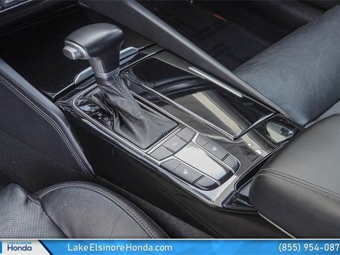 Used 2017 Kia Cadenza Premium w/ Luxury Package image 23