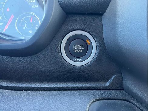 Used 2025 RAM 1500 Laramie image 33