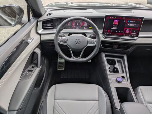 New 2026 Volkswagen Tiguan SE R-Line image 17