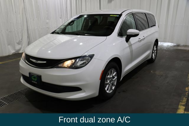 Used 2023 Chrysler Voyager LX FWD image 6
