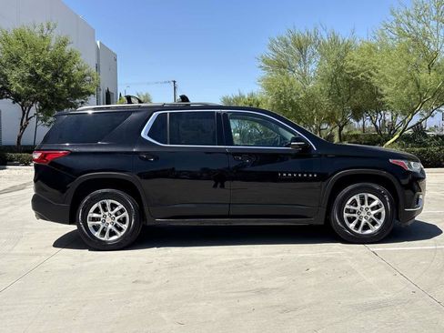 Used 2019 Chevrolet Traverse LT FWD image 2