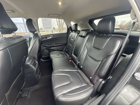 Used 2020 Ford Edge Titanium image 22