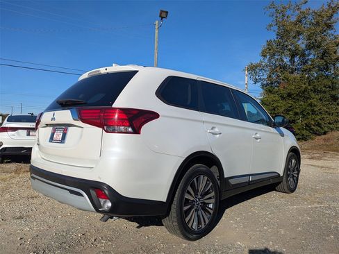 Used 2020 Mitsubishi Outlander ES image 3