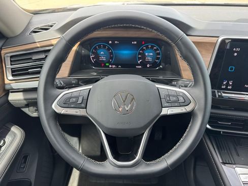 Used 2025 Volkswagen Atlas SE AWD/4WD image 12