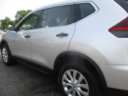 Used 2018 Nissan Rogue S image 16